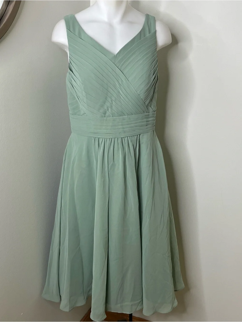 Azazie Grace V- Neck Knee Length A-Line Chiffon Formal Dress Size 6 - Picture 3 of 8